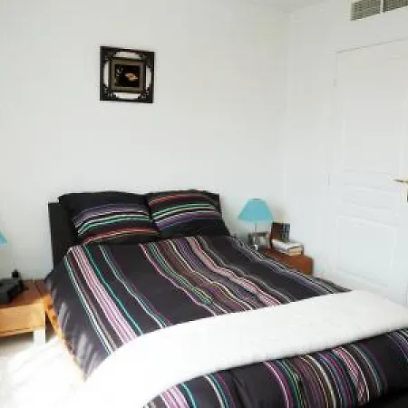 Roi 2 Apartment *
